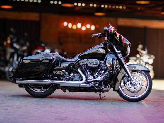 HARLEY-DAVIDSON CVO STREET GLIDE 
